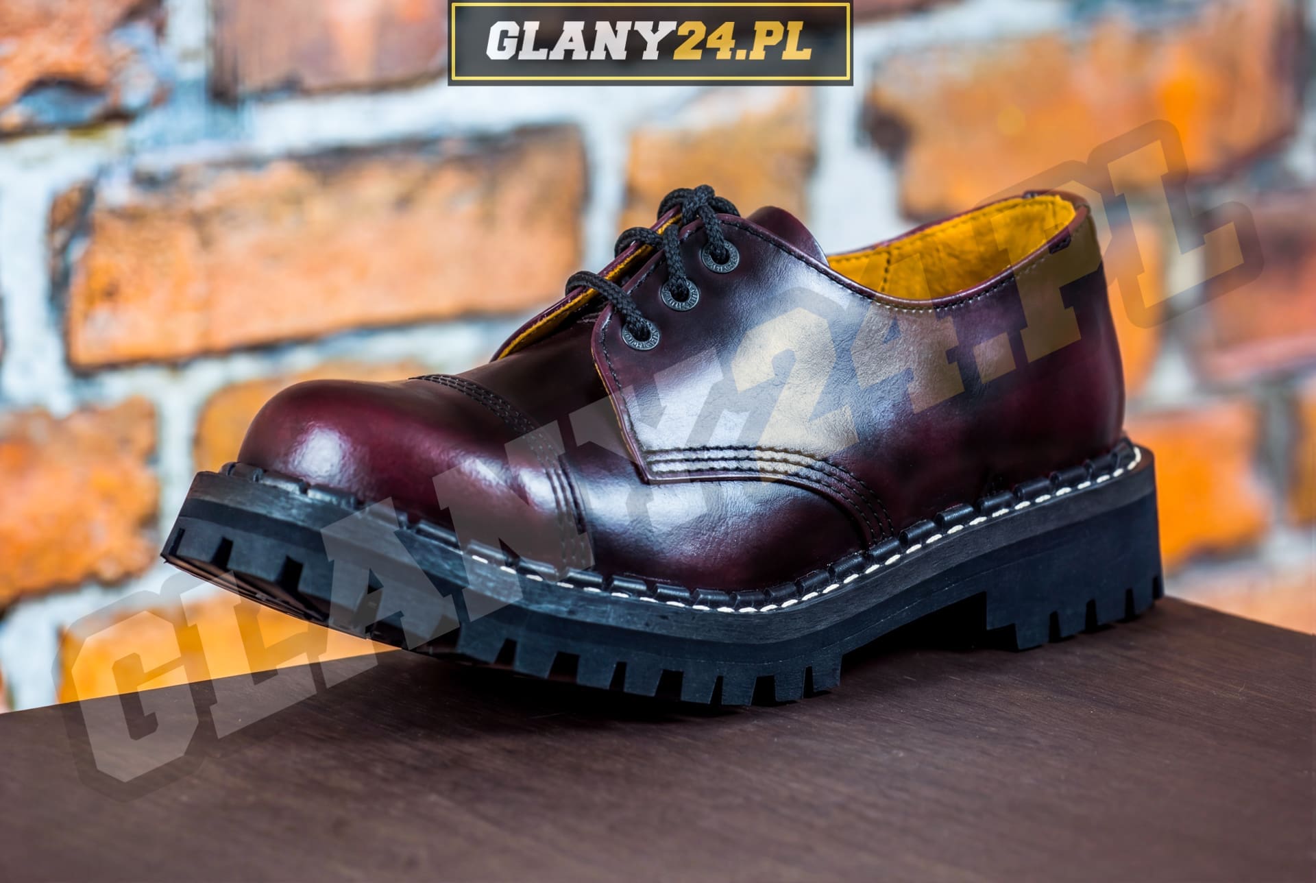 glany-3-dziurkowe-przecierane-na-bordowo-A